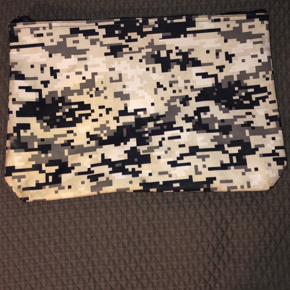 Thirty-One Digital Camo Zipper Pouch